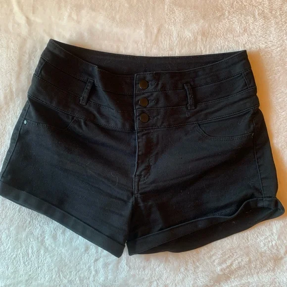 ✨Refuge Black High-Waisted Shorts - Size 10✨ - Picture 1 of 4